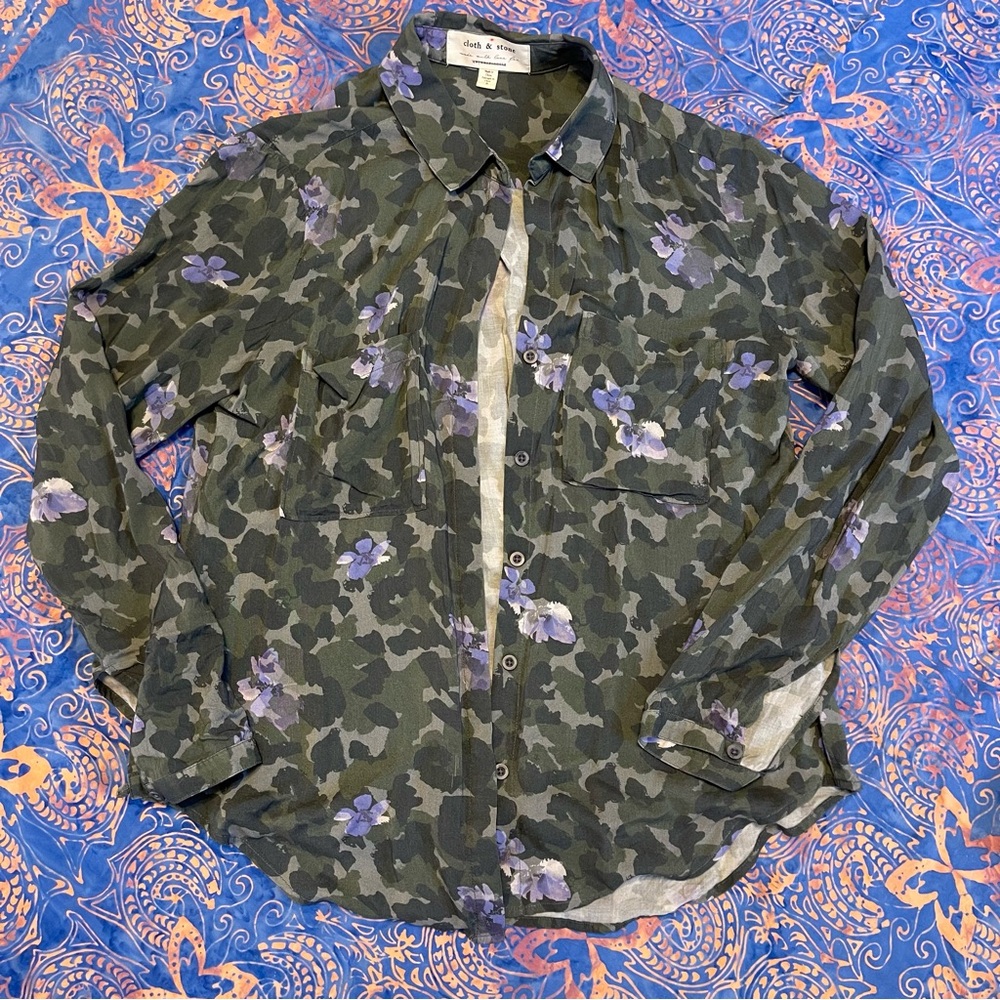Cloth and stone button down size small